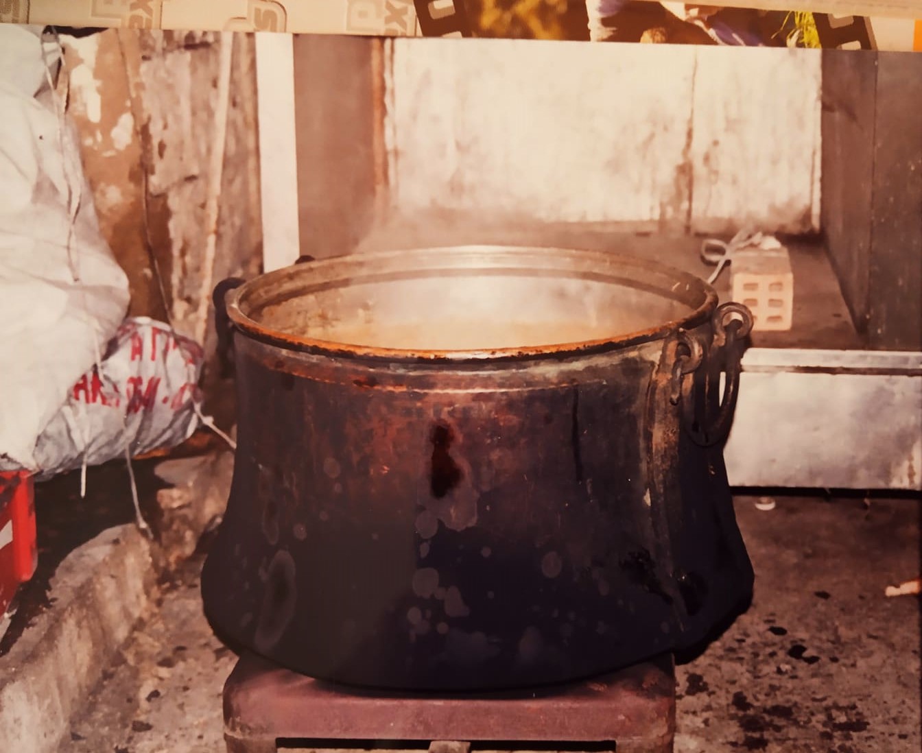 Αποτέλεσμα εικόνας για μαγείρεμα σε καζάνι